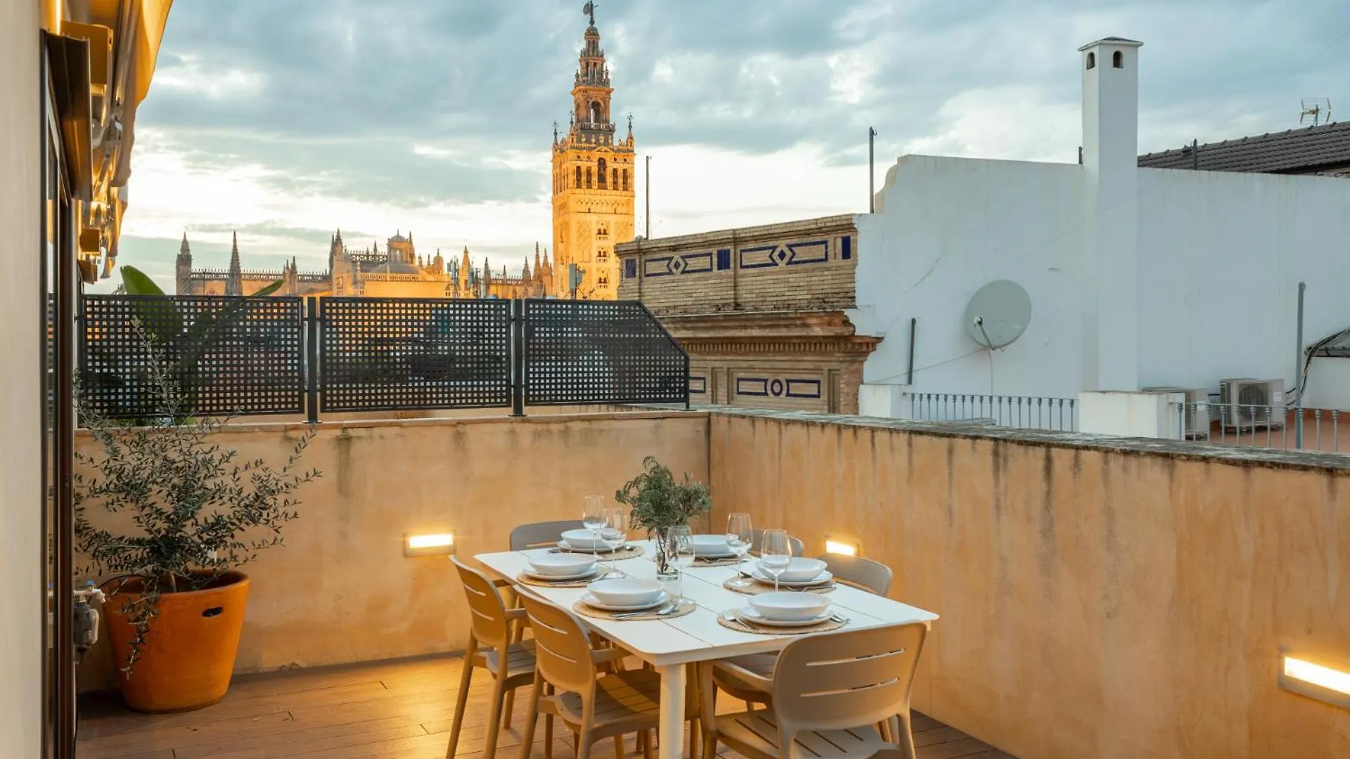 Duplex Con Terraza Privada Y Vistas A La Catedral Apartment Seville